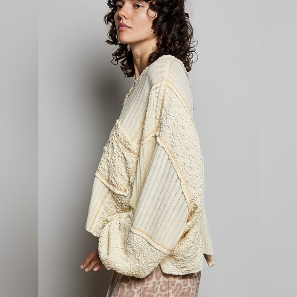 ♥️Hello Gorgeous! POL V-Neck Long Sleeve Top with Stitch Detail- Natural - Picture 3 of 9